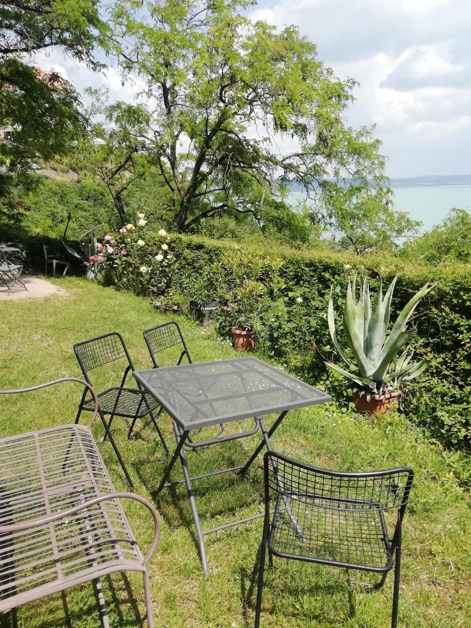 Csizmazia Apartman Tihany Exteriör bild